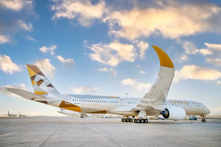 Etihad Airways Business Class Review:  Stylish Comfort & Great Dining 