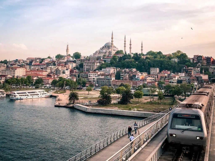 Layover in Istanbul: Explore Top Attractions on a Tight Schedule
