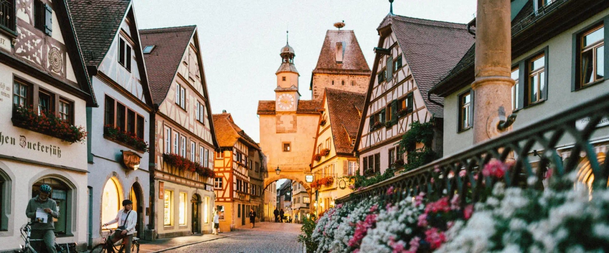 10 Flight Booking Hacks to Score Cheap Flights and Travel for Less